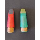 2 Klarinetten-Mundstücke, eingefärbter Kautschuk (A.Wilscher, ???) inkl, Holzkapsel und Etui